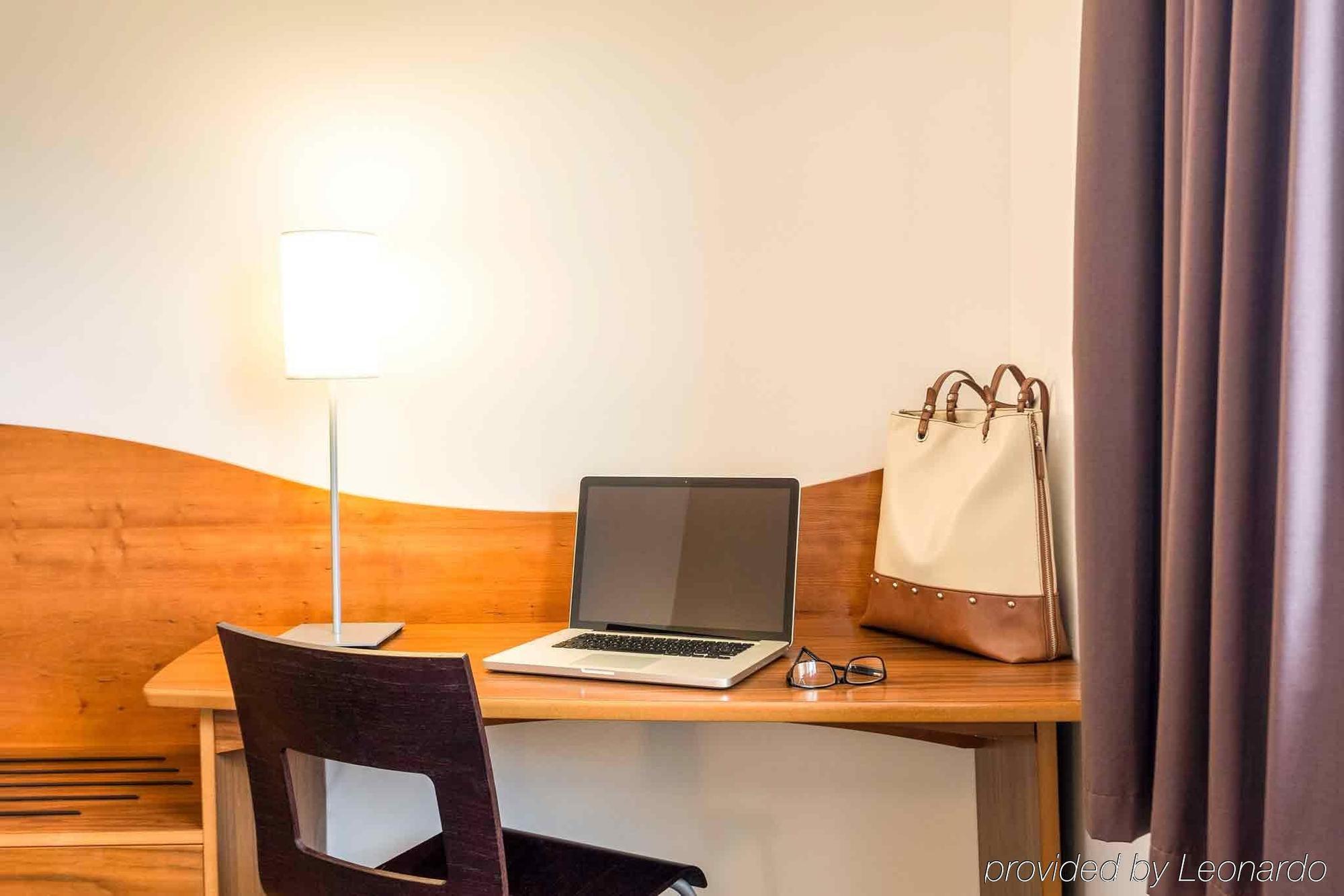 Ibis Hotel Northampton Centre Екстер'єр фото