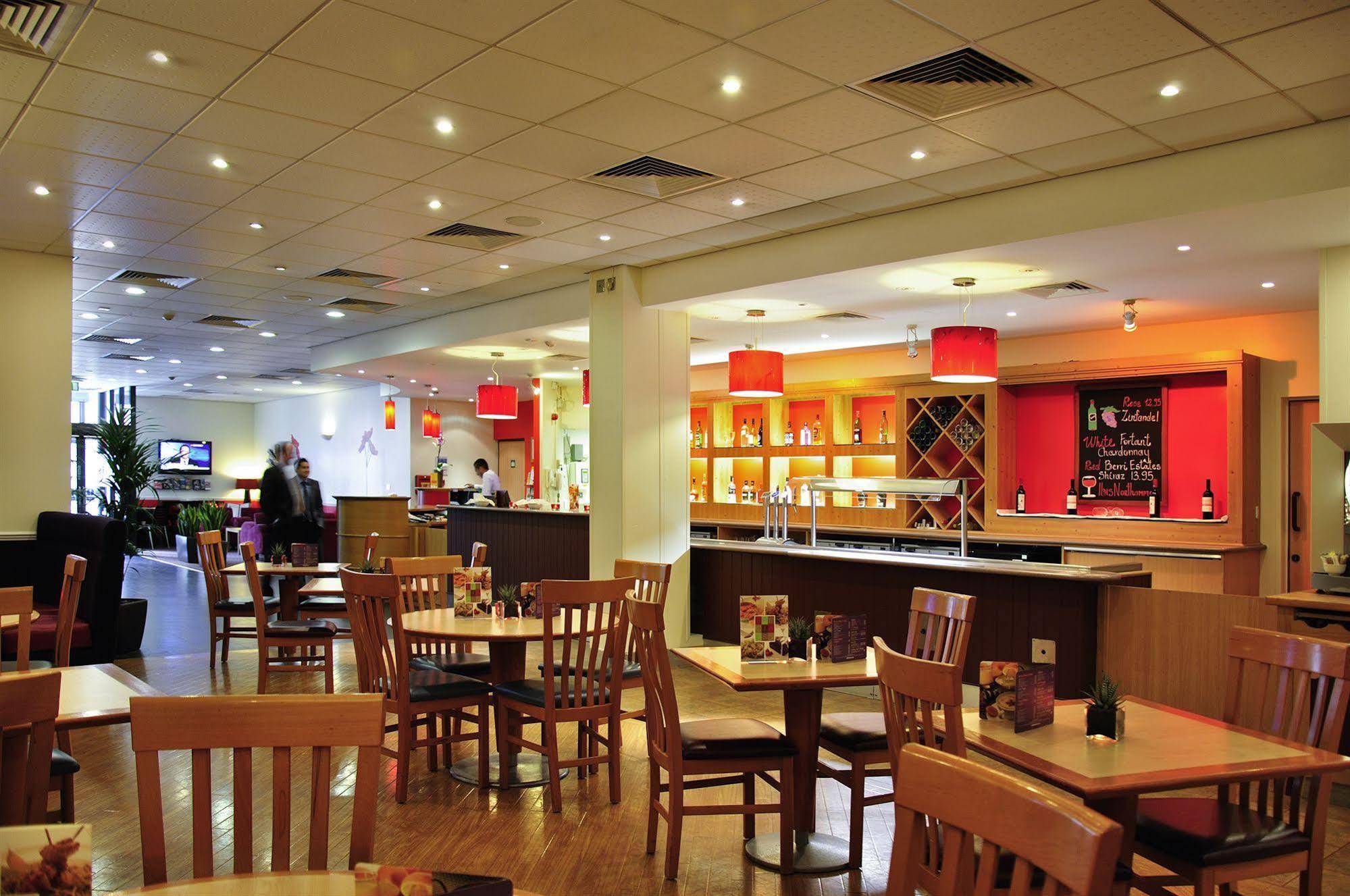 Ibis Hotel Northampton Centre Екстер'єр фото